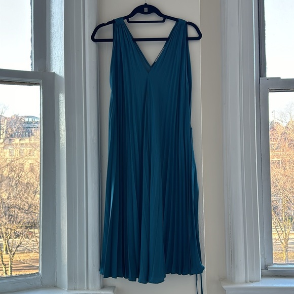 Loft Dress - Picture 1 of 5